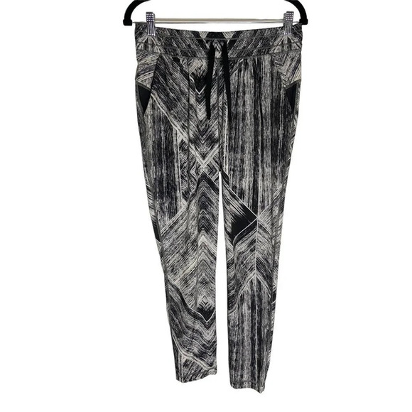 Lululemon Jet Crop *Full-On Luon Heat Wave White Black-sz 4 - Picture 1 of 12